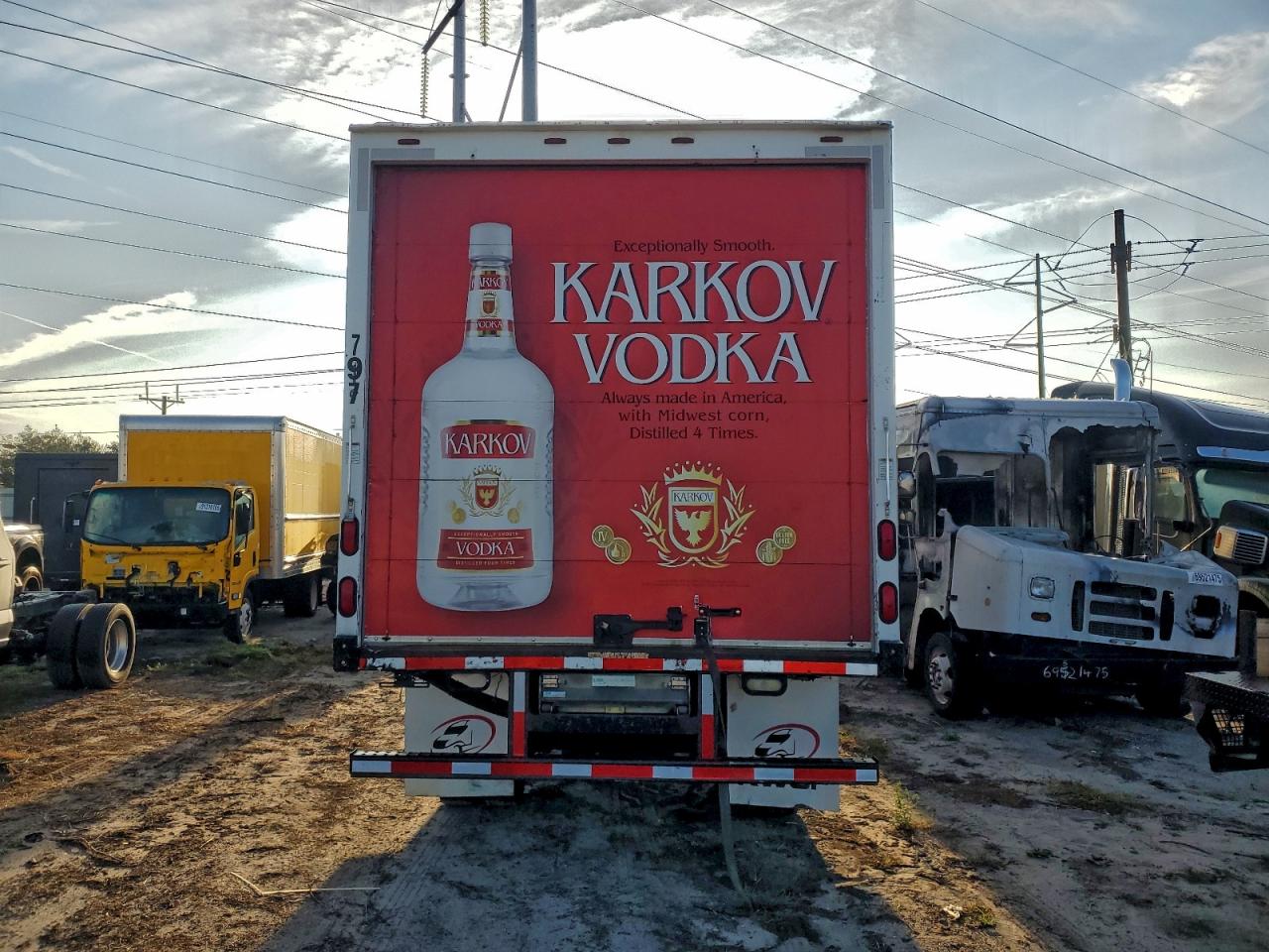 Lot #3304523442 2015 HINO 195