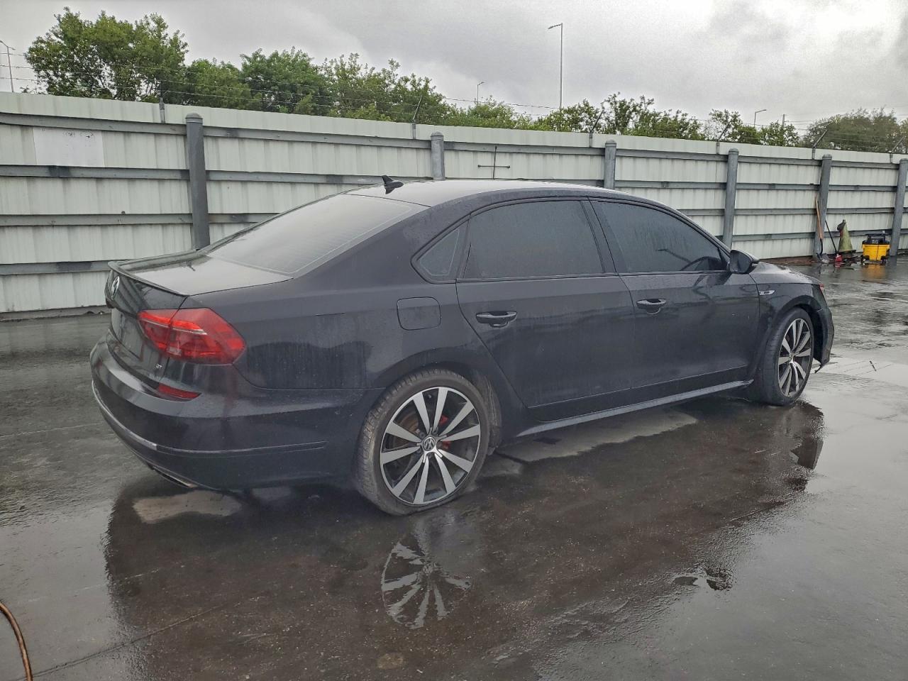 Lot #3310381956 2018 VOLKSWAGEN PASSAT GT