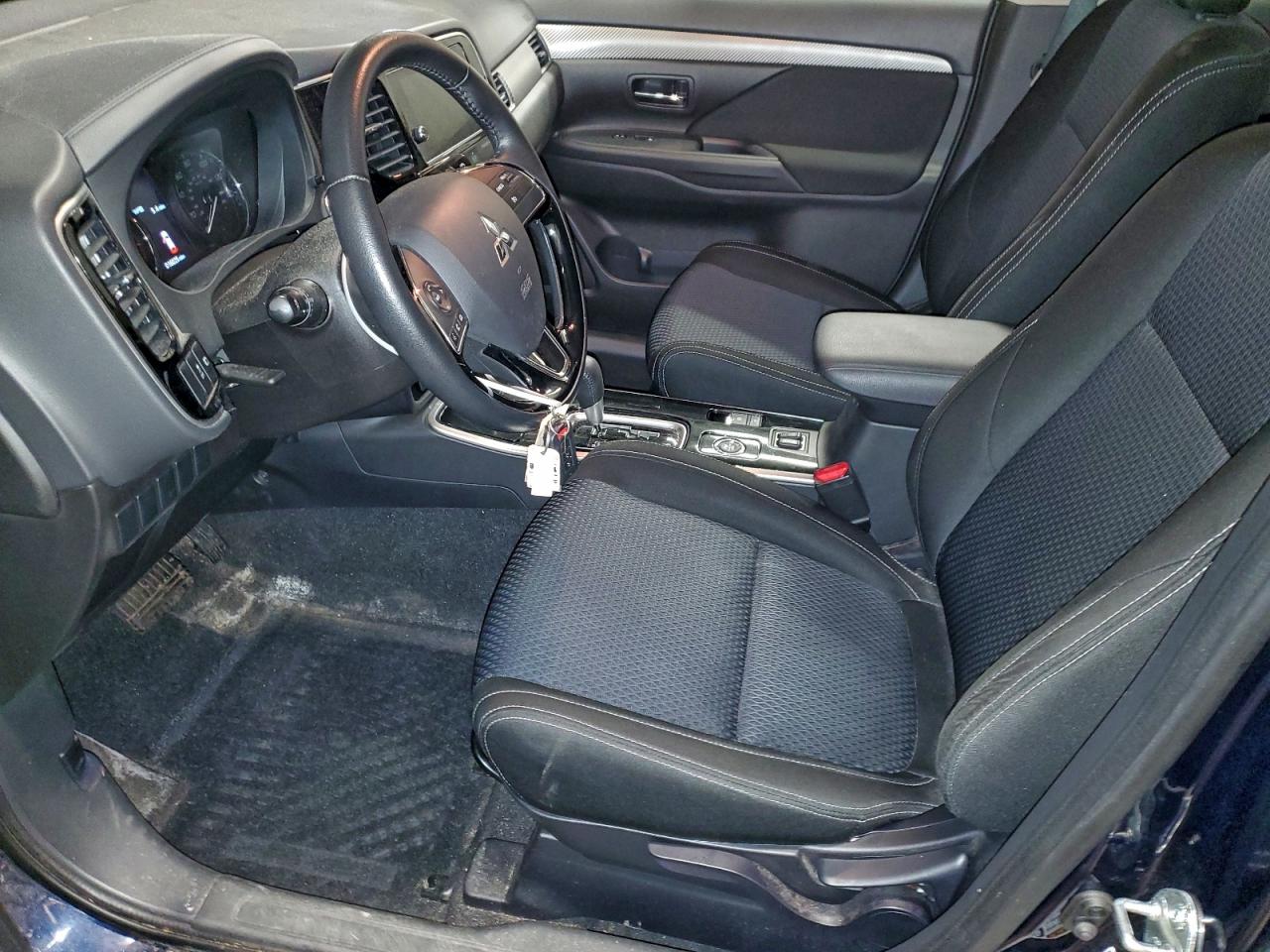 MITSUBISHI OUTLANDER SE