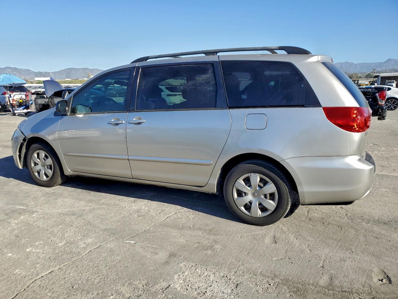 Lot #3310418990 2010 TOYOTA SIENNA CE