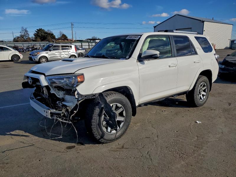 2018 TOYOTA 4RUNNER SR #3309385980