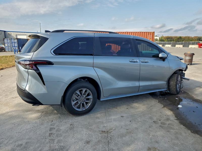 2025 TOYOTA SIENNA XLE #3312607191