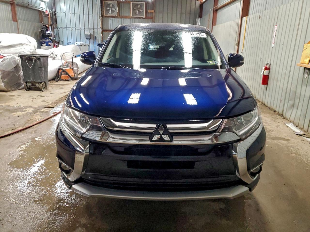 MITSUBISHI OUTLANDER SE