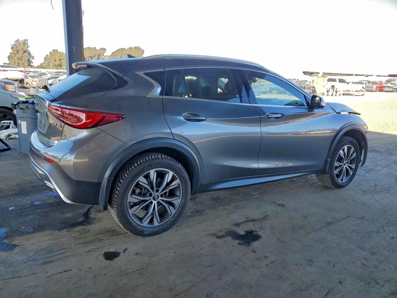 INFINITI QX30 BASE