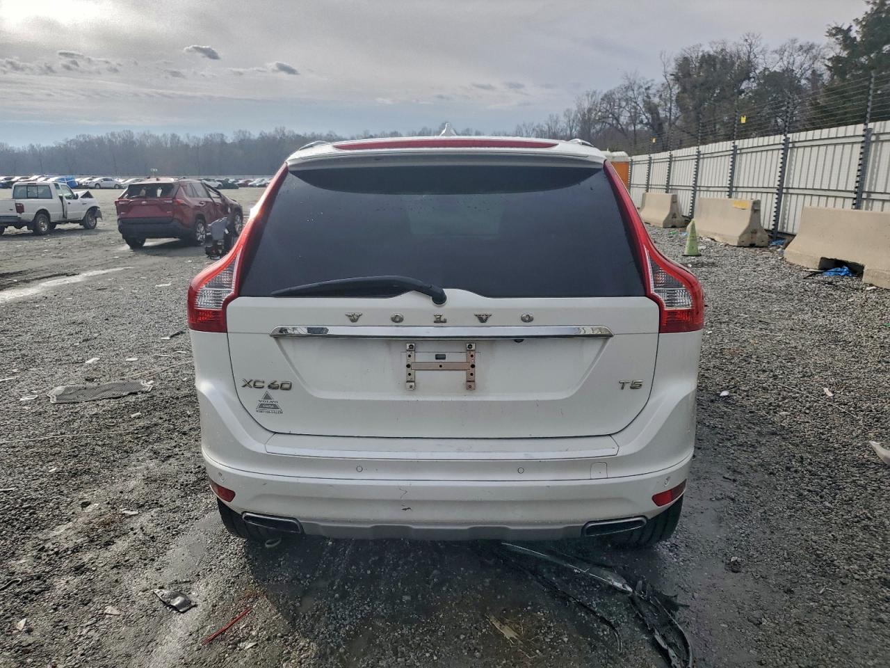 VOLVO XC60 T5 INSCRIPTION