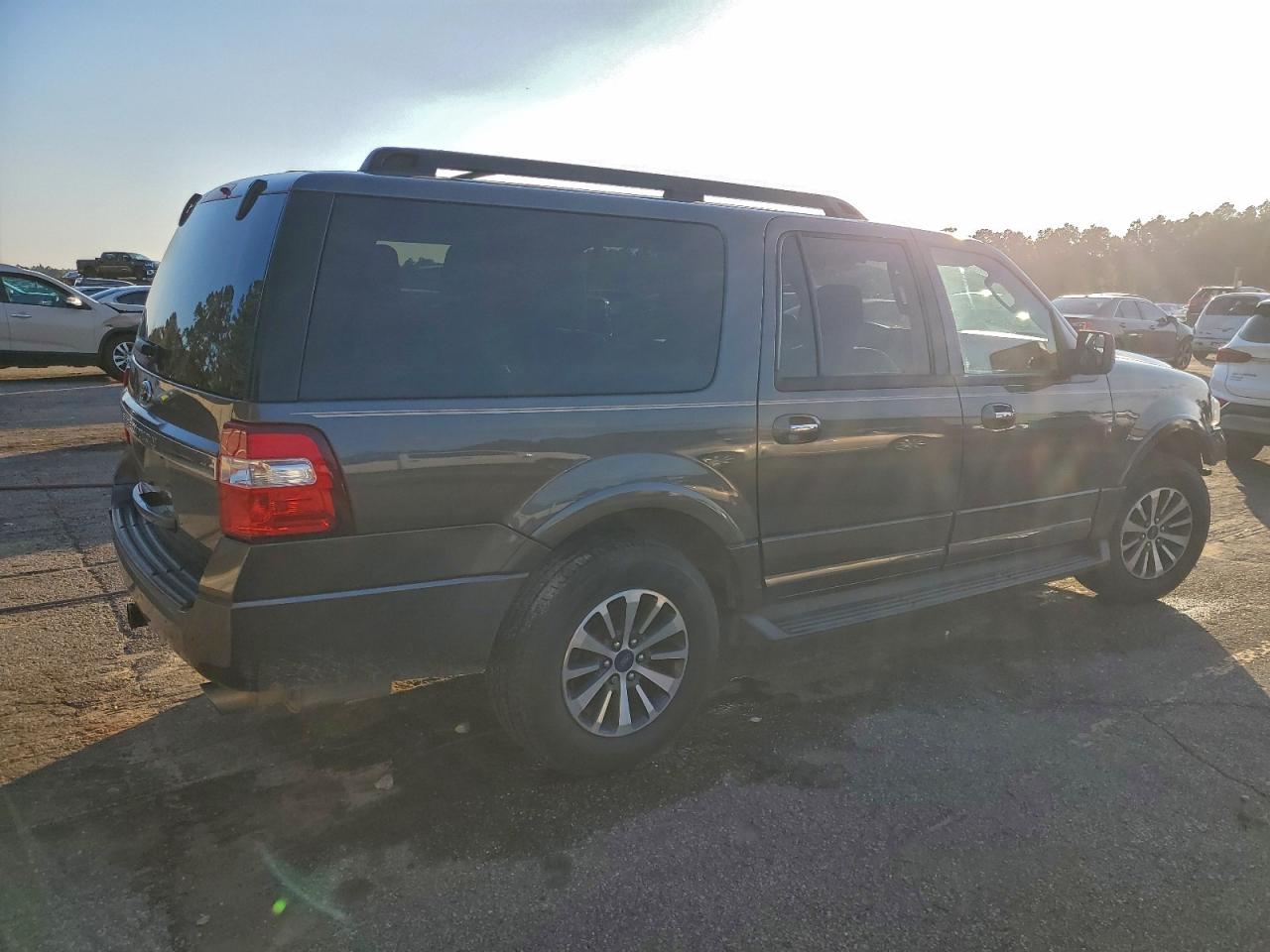 FORD EXPEDITION EL XLT