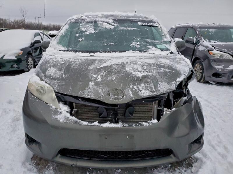 2011 TOYOTA SIENNA LE #3304523532