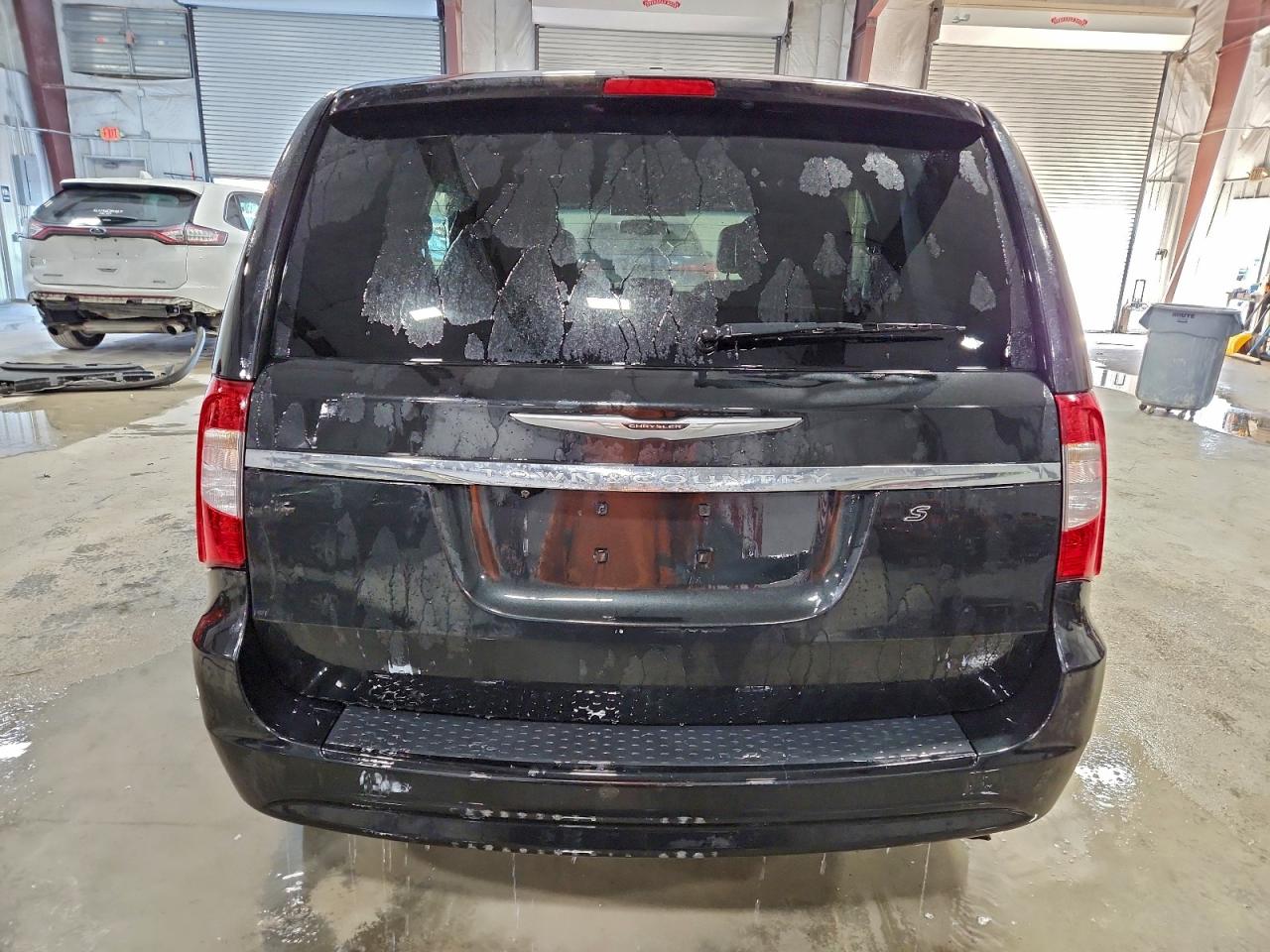 CHRYSLER TOWN & COUNTRY S