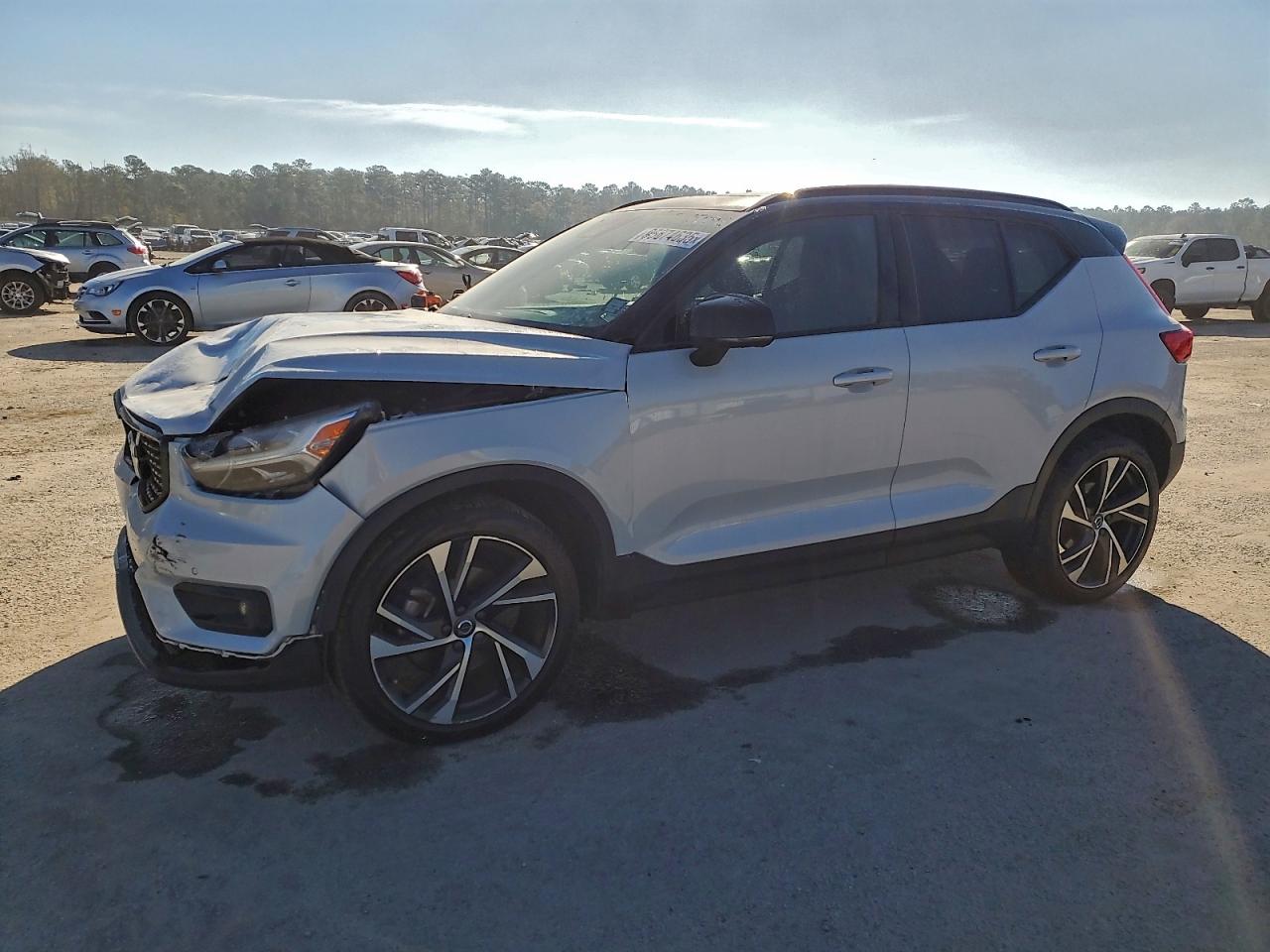 VOLVO XC40 T5 R-DESIGN