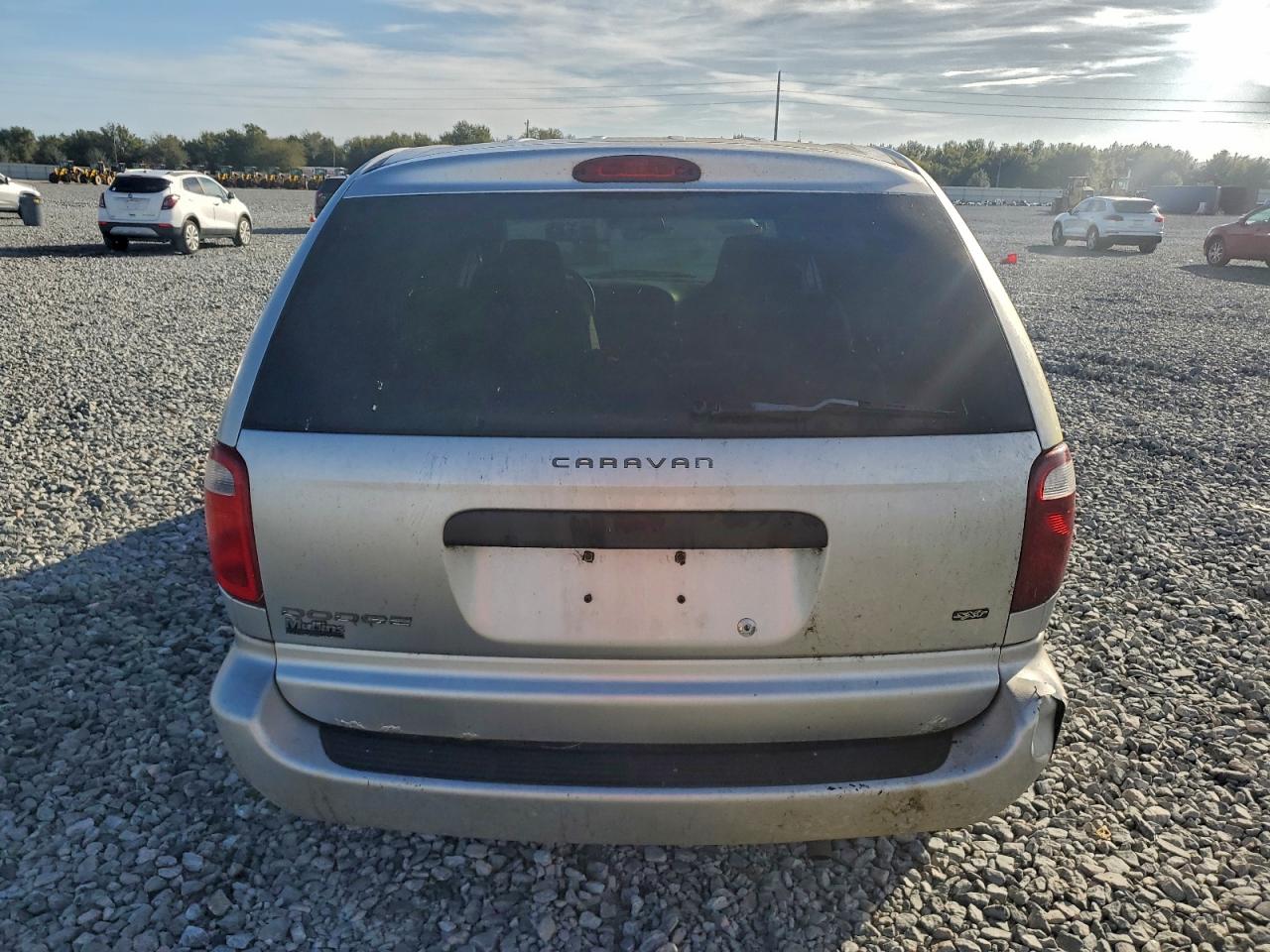 Lot #3318994354 2003 DODGE CARAVAN SE