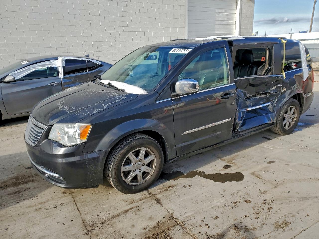 CHRYSLER TOWN & COUNTRY TOURING L