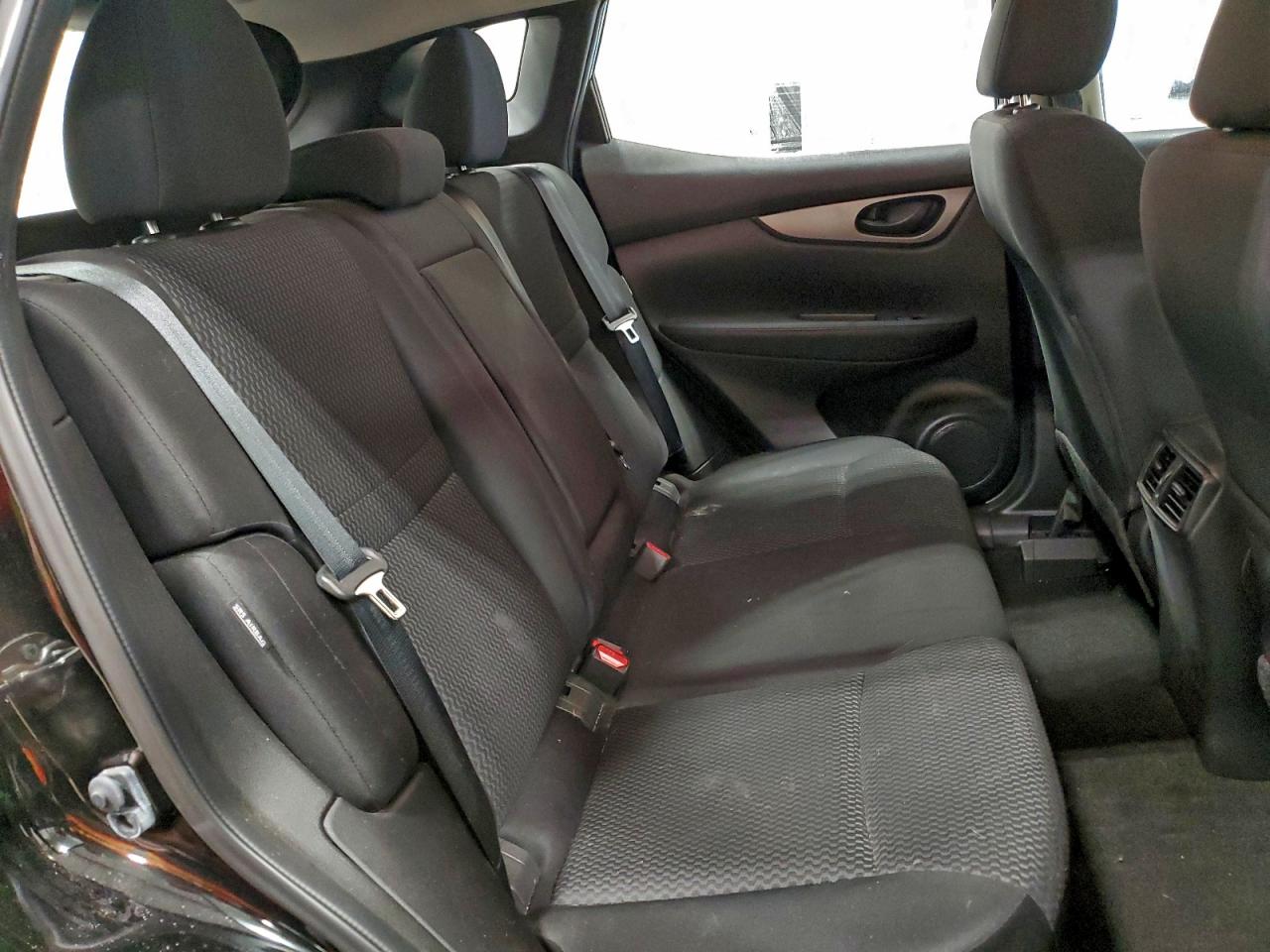 NISSAN ROGUE SPORT S