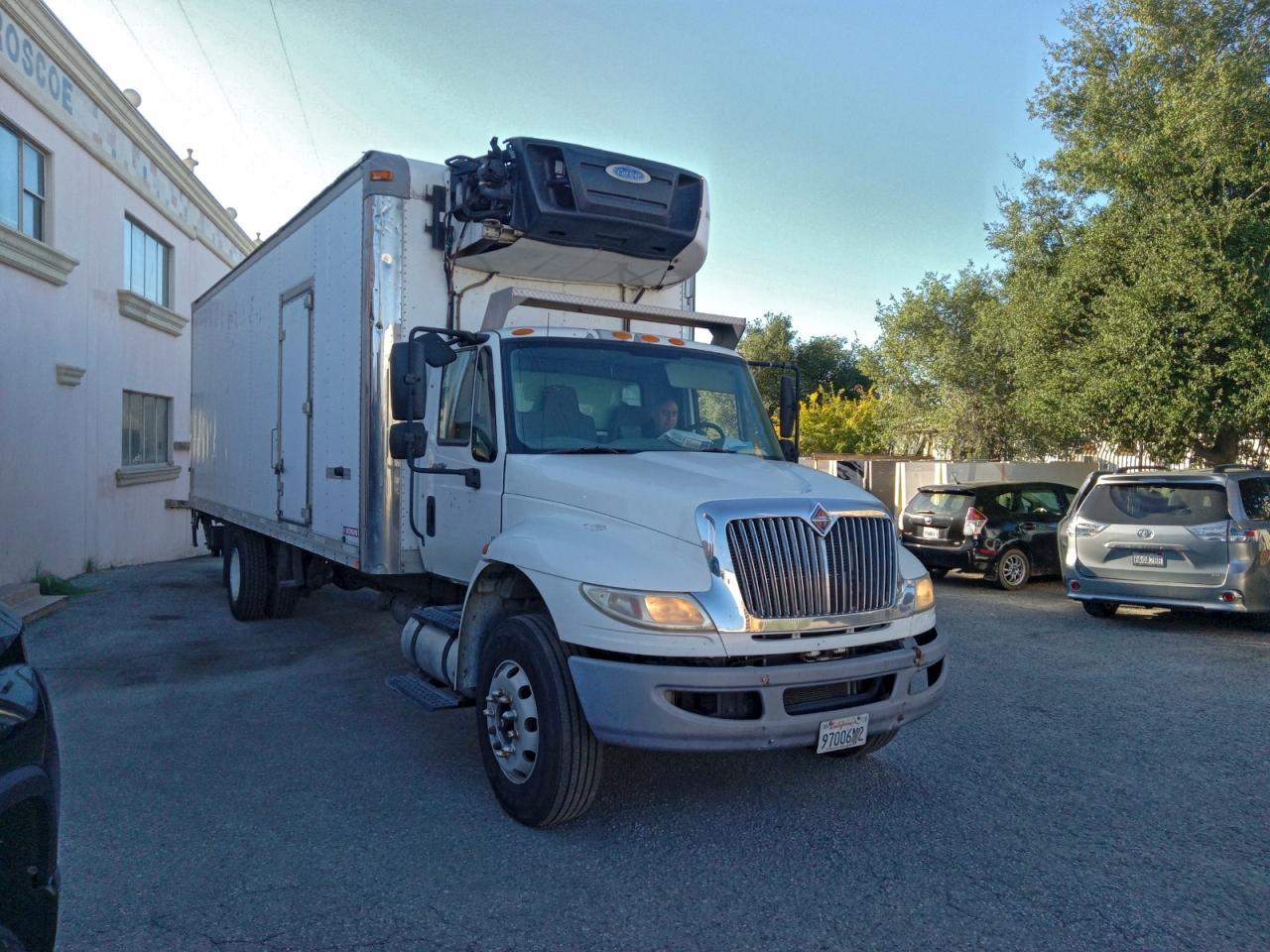 Lot #3302740021 2014 INTERNATIONAL 4000 4300