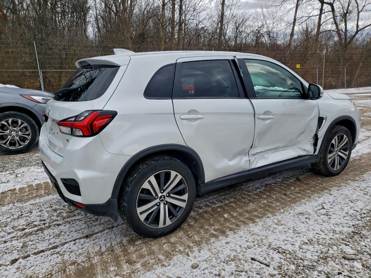 MITSUBISHI OUTLANDER SE