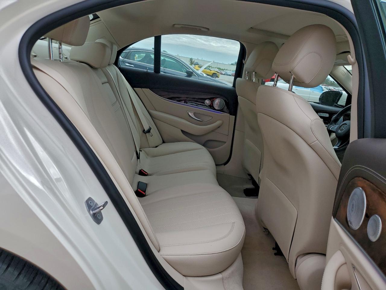 MERCEDES-BENZ E-CLASS 300