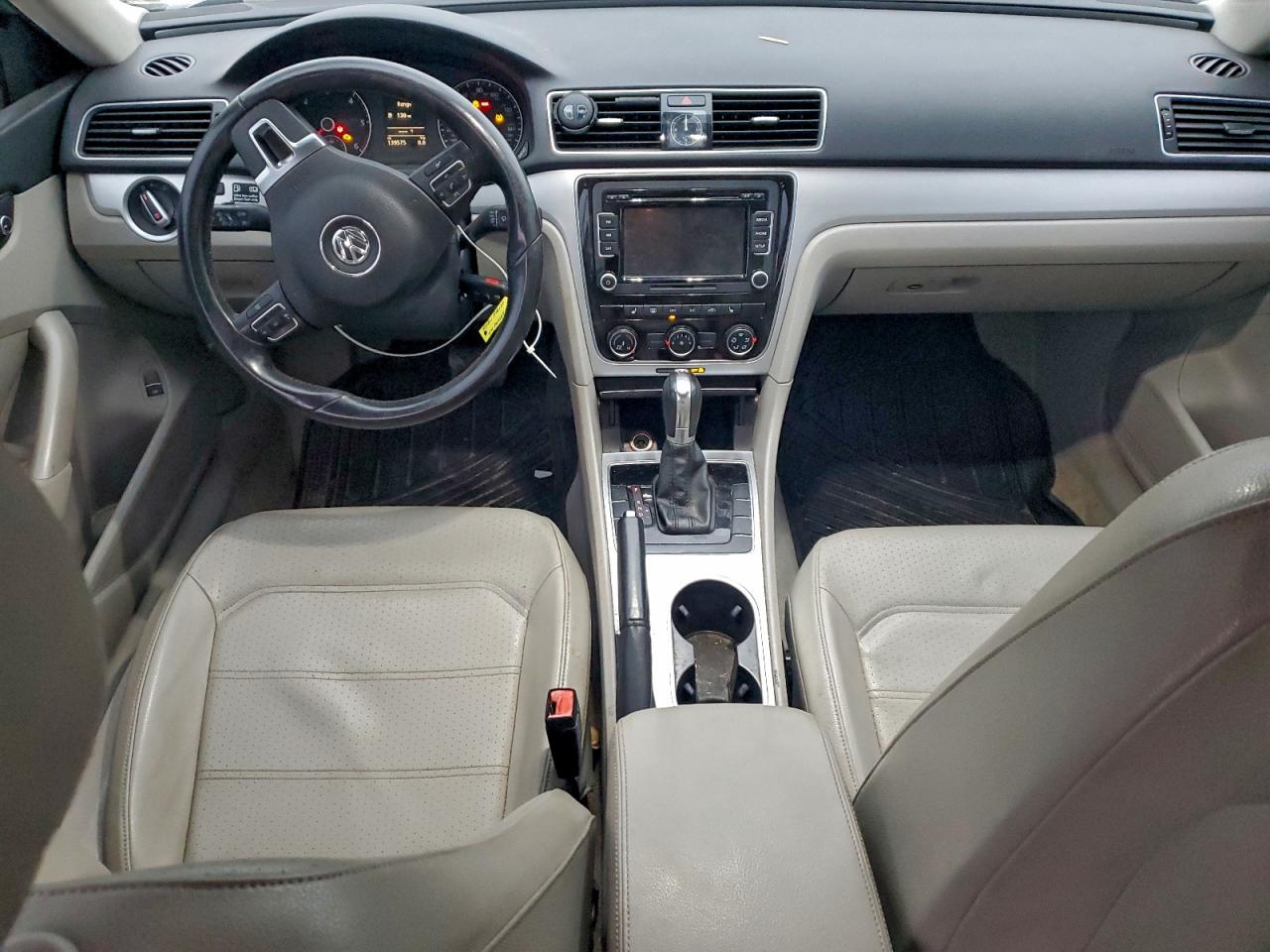 VOLKSWAGEN PASSAT SE