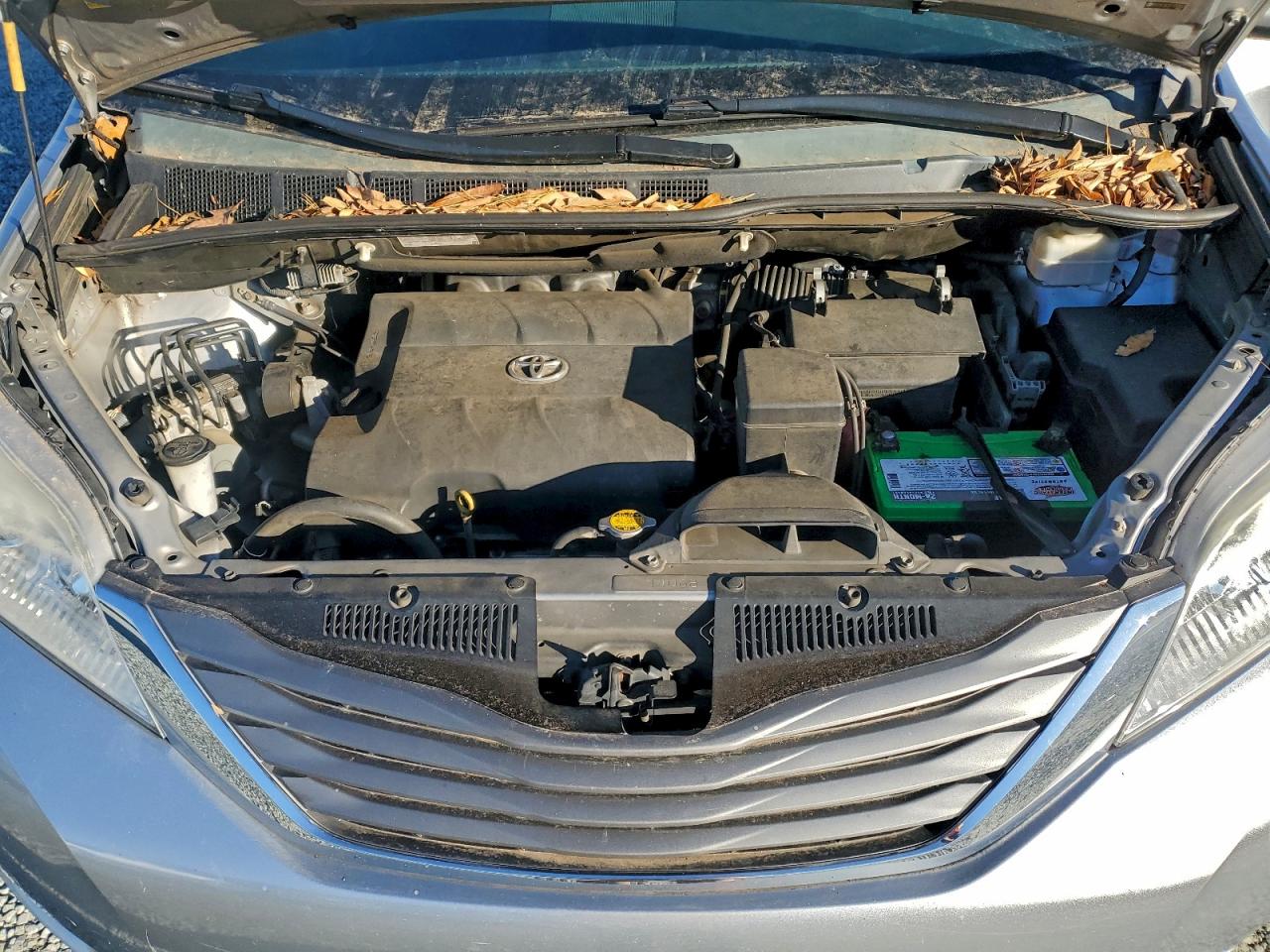 Lot #3311583840 2014 TOYOTA SIENNA XLE