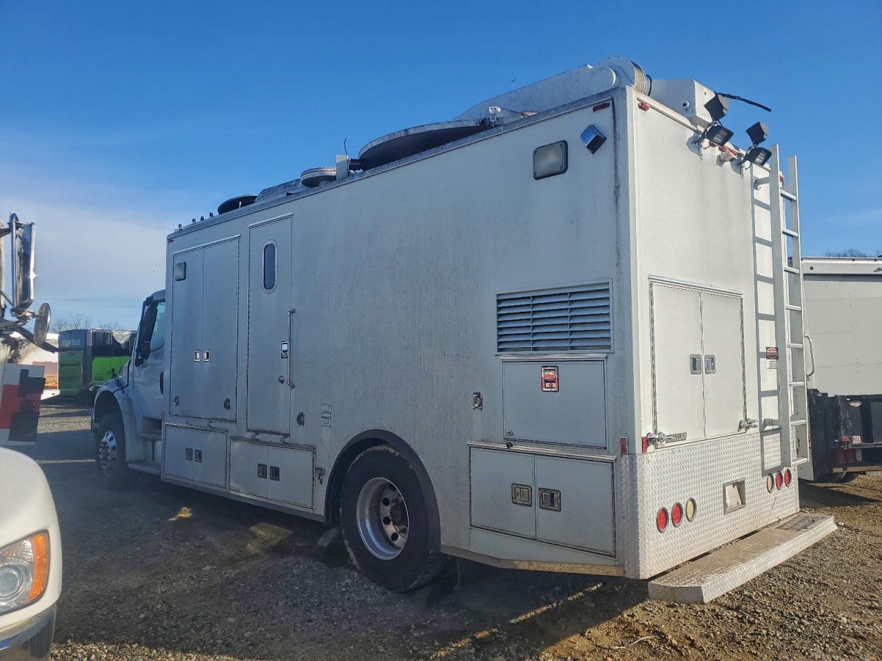 Lot #3304399597 2011 FREIGHTLINER M2