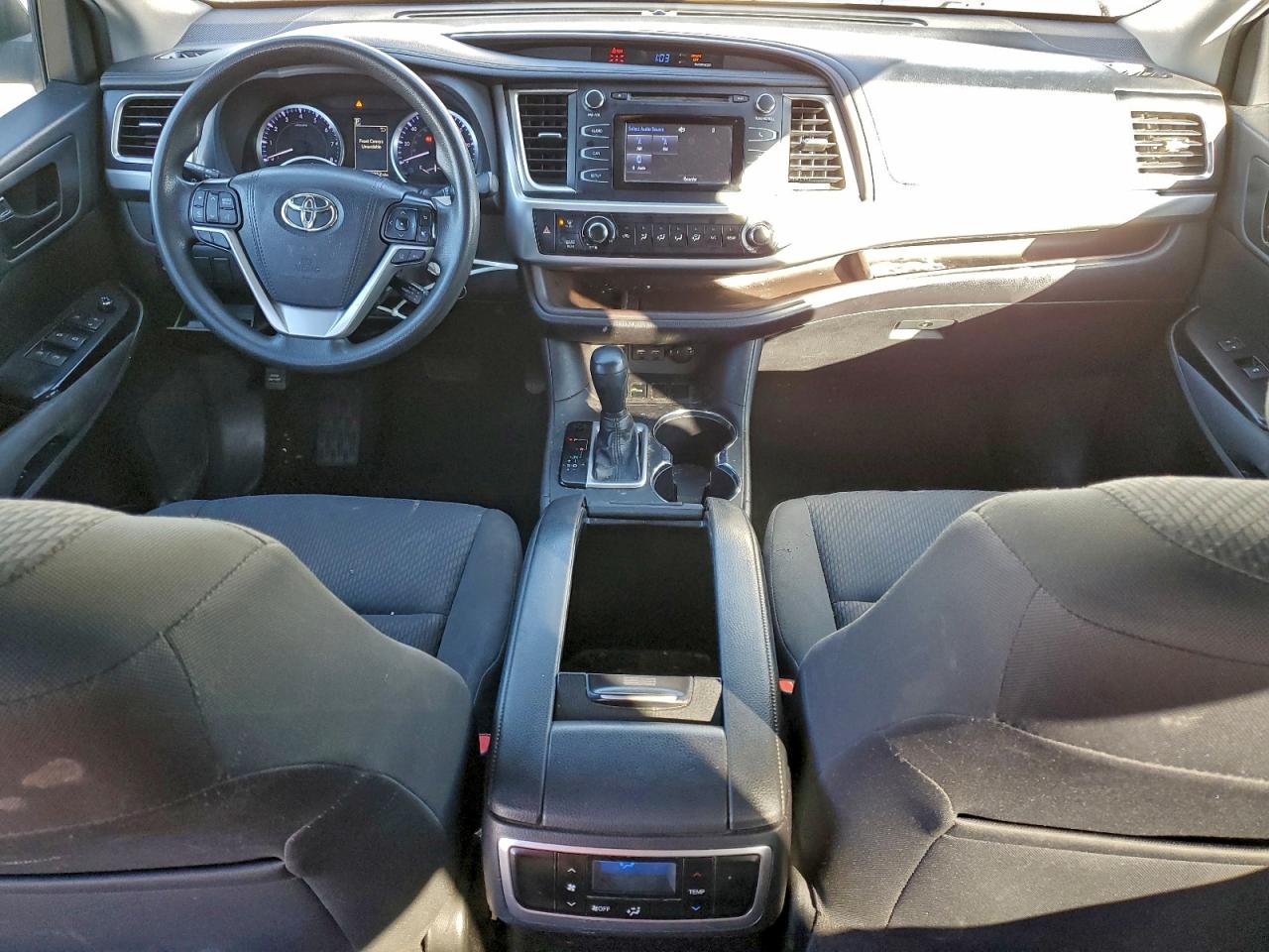 Lot #3318017501 2019 TOYOTA HIGHLANDER