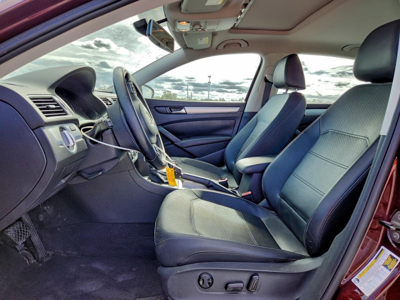 VOLKSWAGEN PASSAT SE