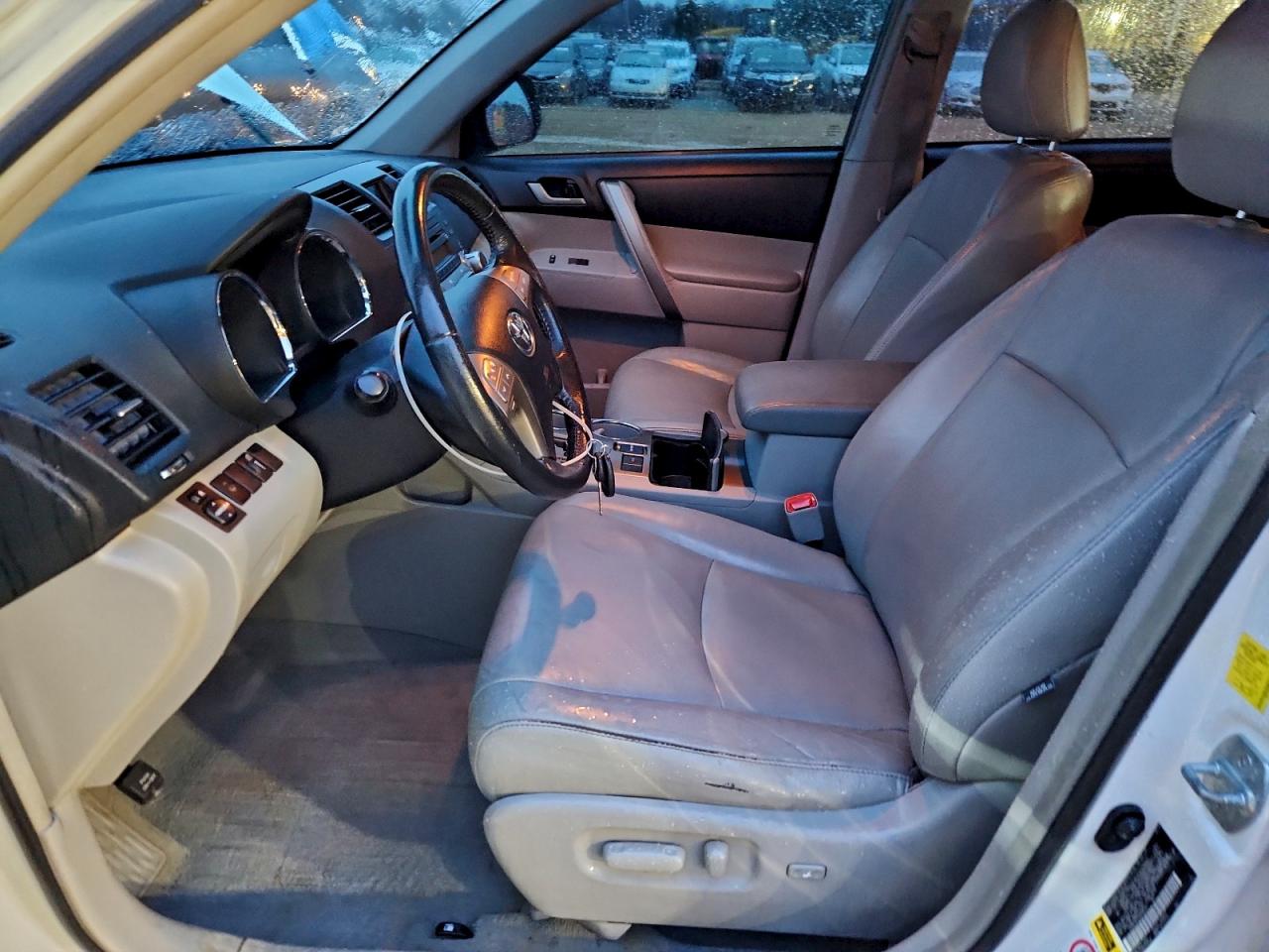 TOYOTA HIGHLANDER SE