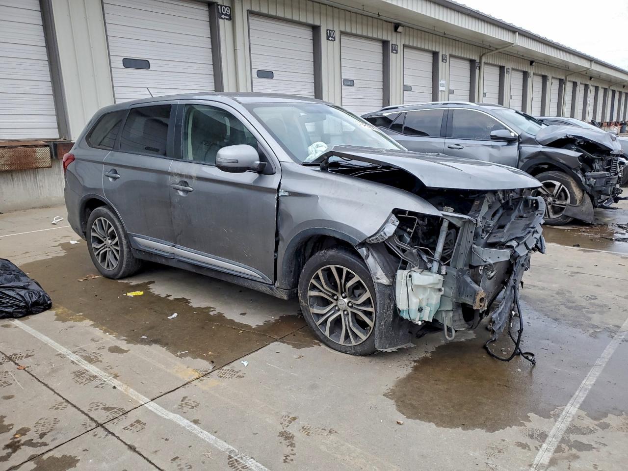 MITSUBISHI OUTLANDER SE