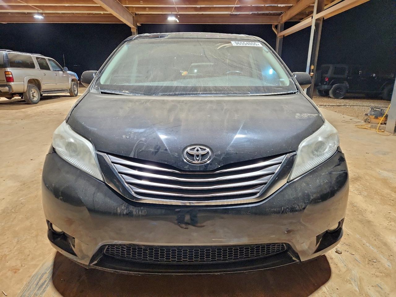 TOYOTA SIENNA XLE