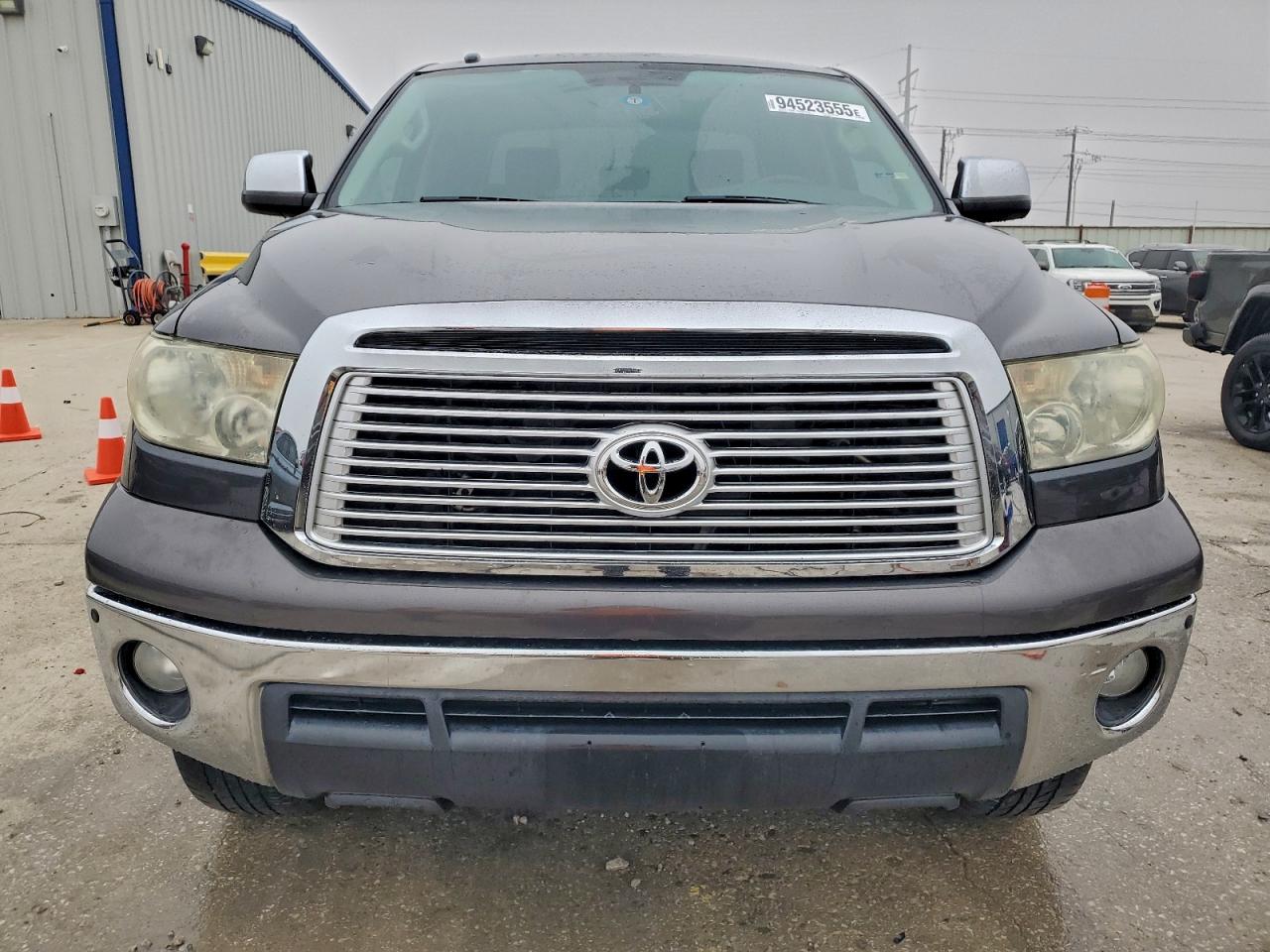 TOYOTA TUNDRA CREWMAX LIMITED