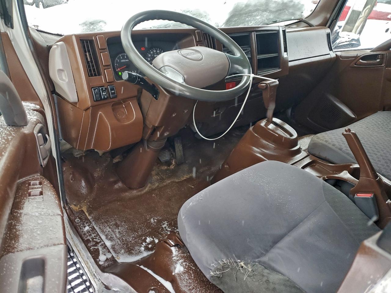 Lot #3305349312 2015 ISUZU NPR