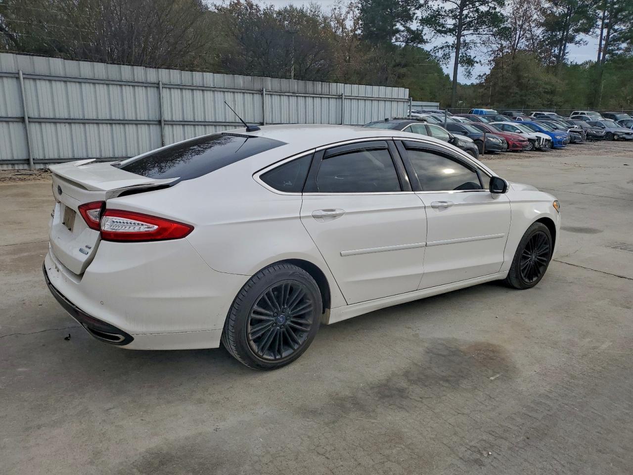 FORD FUSION SE