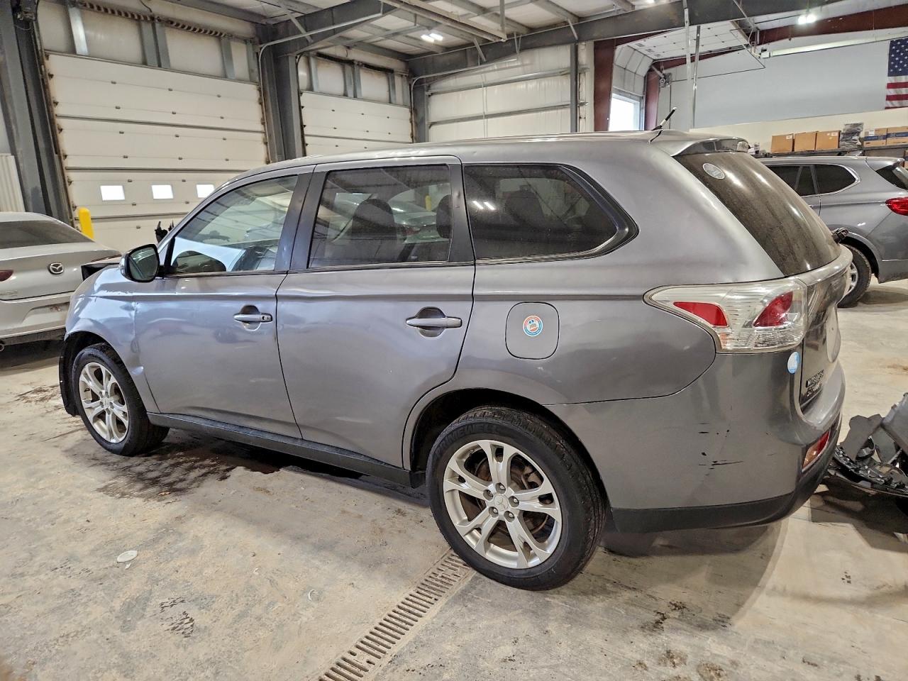 MITSUBISHI OUTLANDER SE