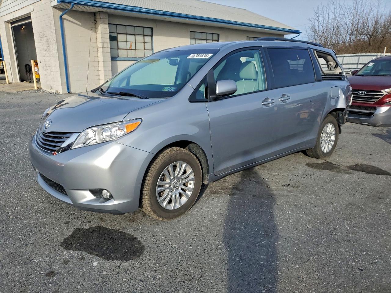 TOYOTA SIENNA XLE