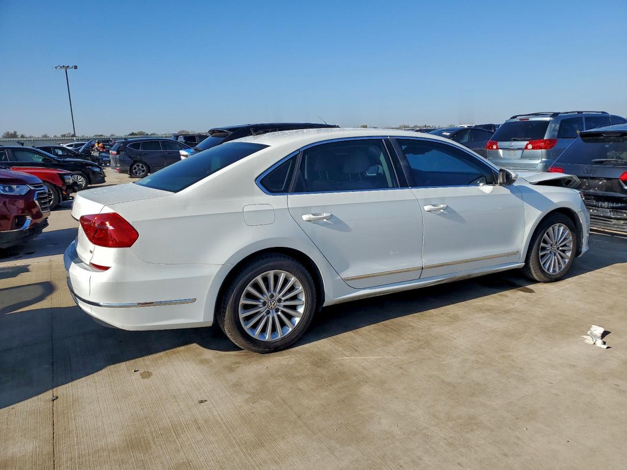 VOLKSWAGEN PASSAT SE