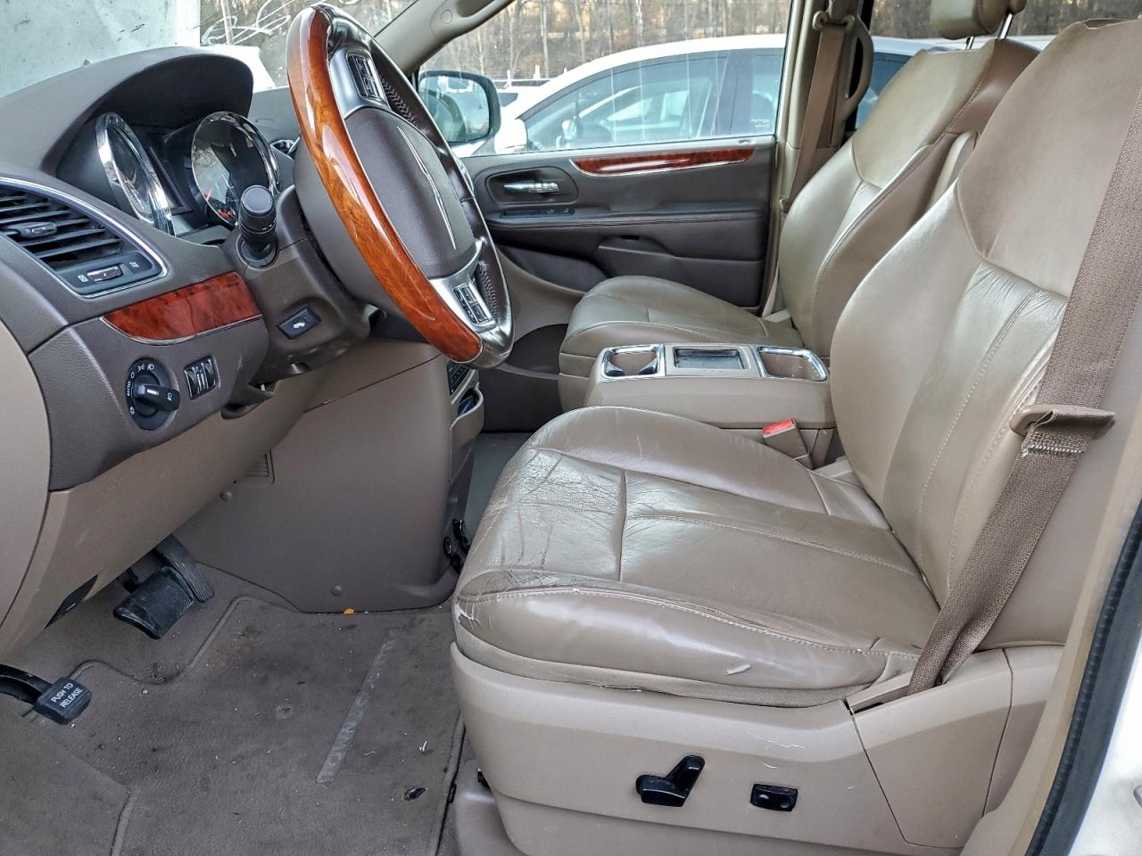 CHRYSLER TOWN & COUNTRY LIMITED