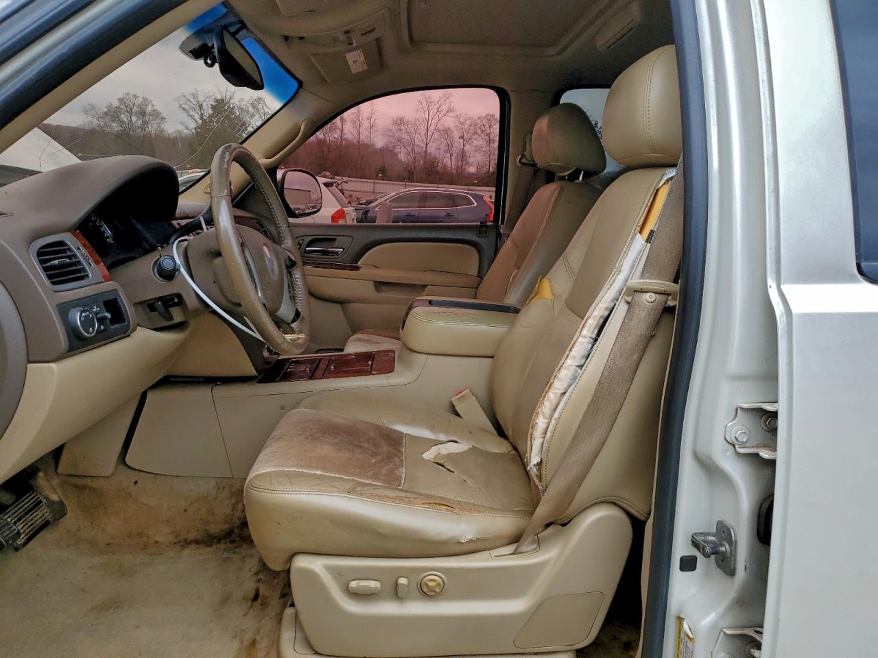 CHEVROLET TAHOE C1500 LTZ