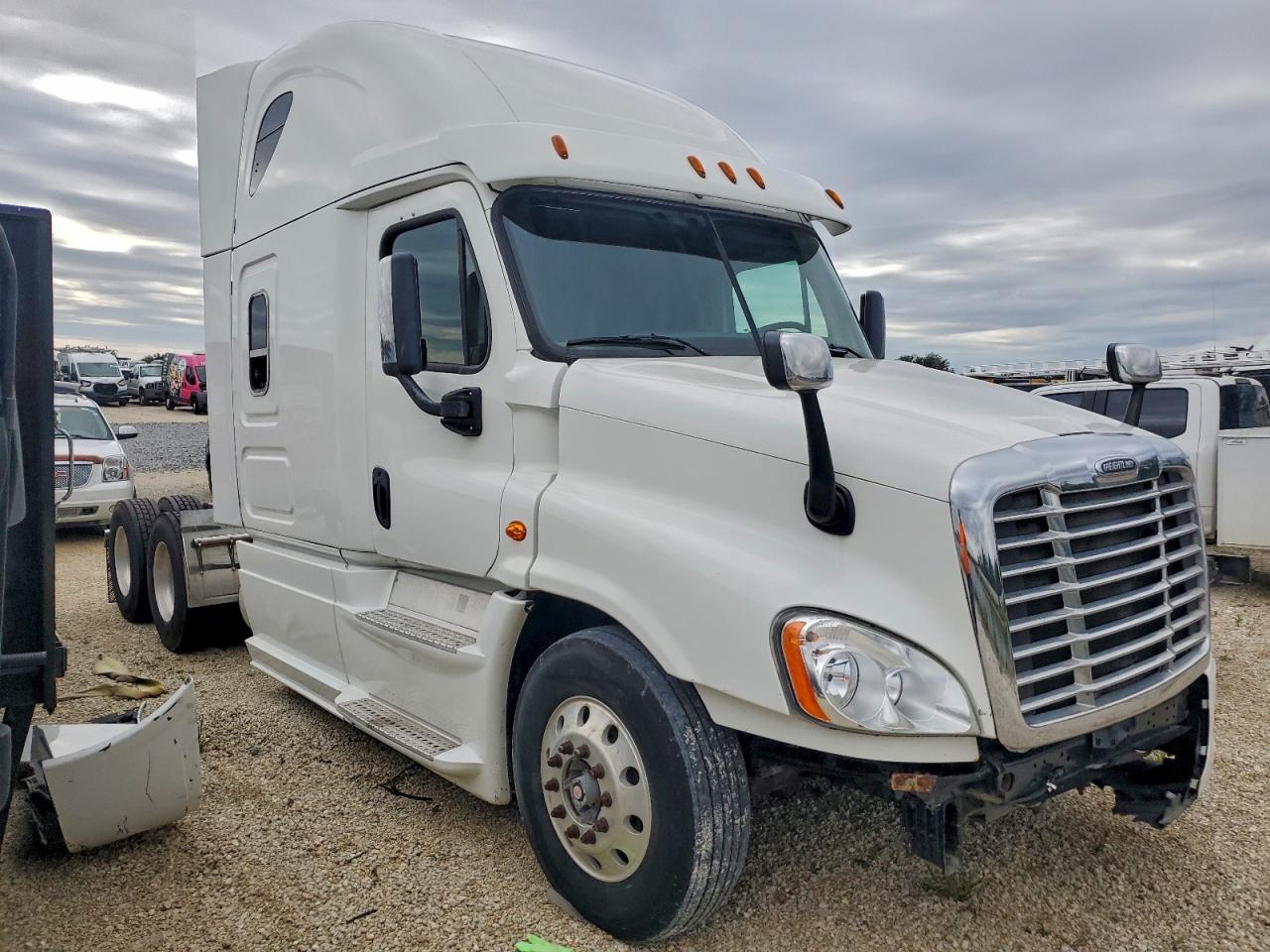 Lot #3309467586 2015 FREIGHTLINER CASCADIA 1
