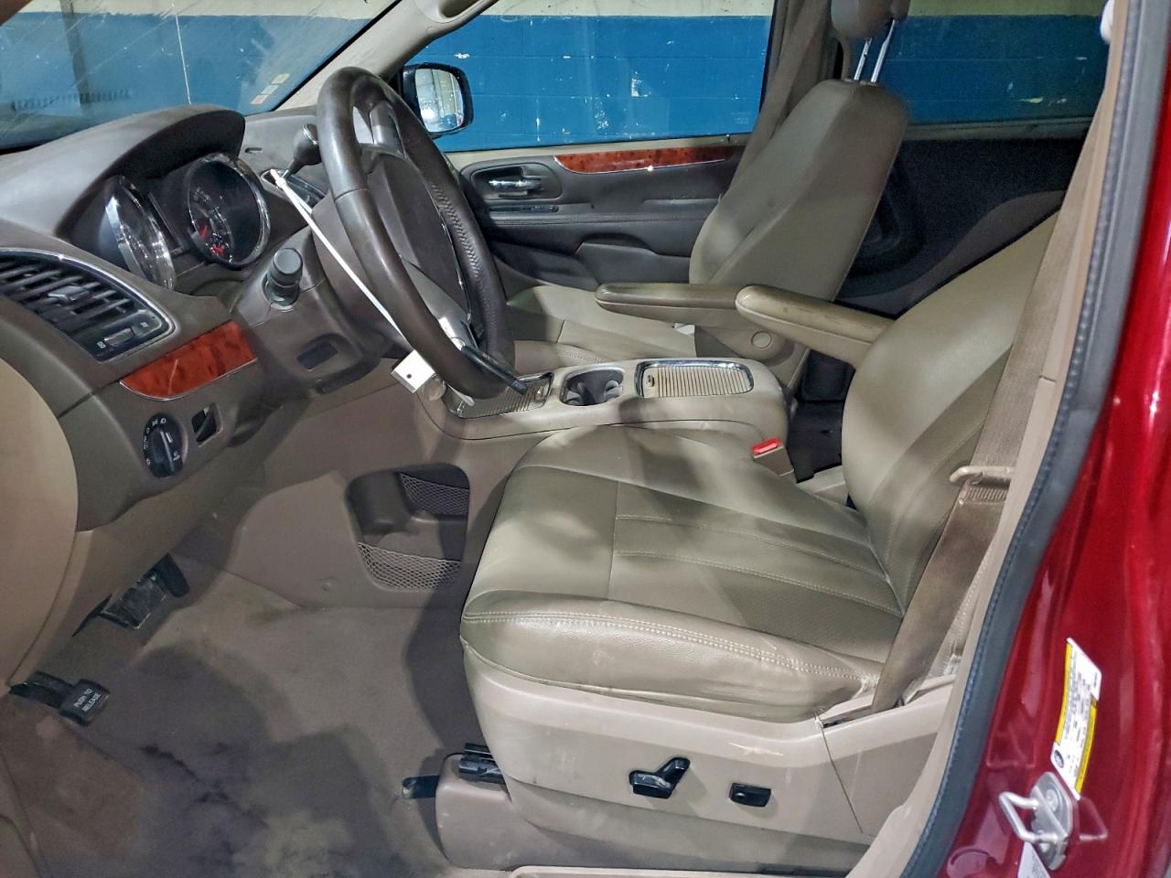 Lot #3315916104 2015 CHRYSLER TOWN & COU