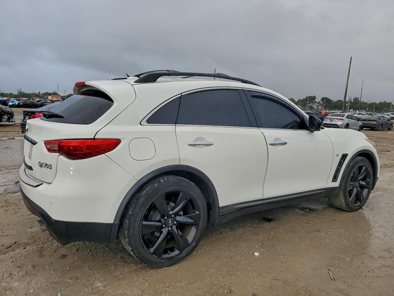 INFINITI QX70