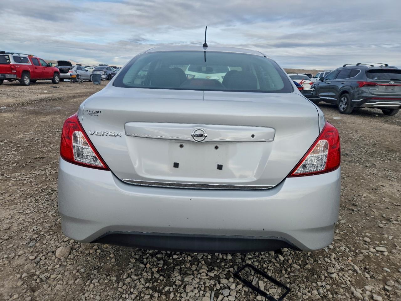 NISSAN VERSA S
