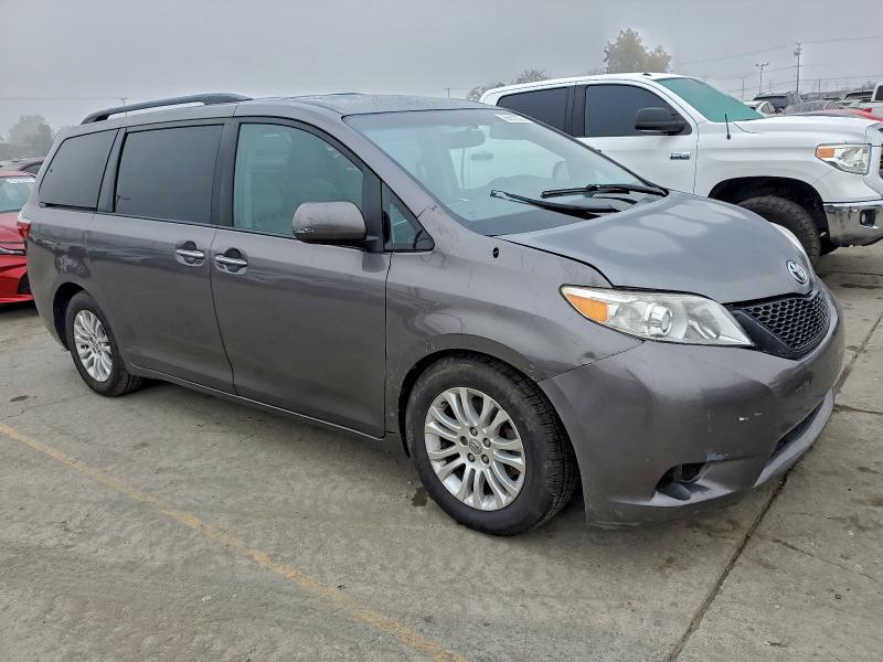 2015 TOYOTA SIENNA XLE #3315712361