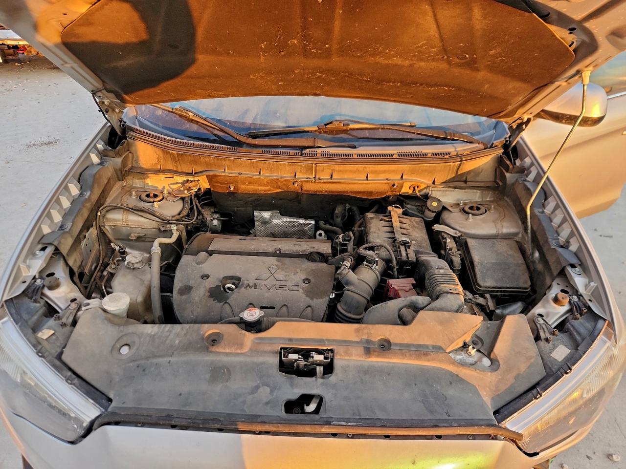 MITSUBISHI OUTLANDER SE