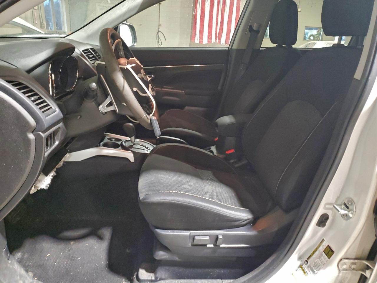 MITSUBISHI OUTLANDER SE