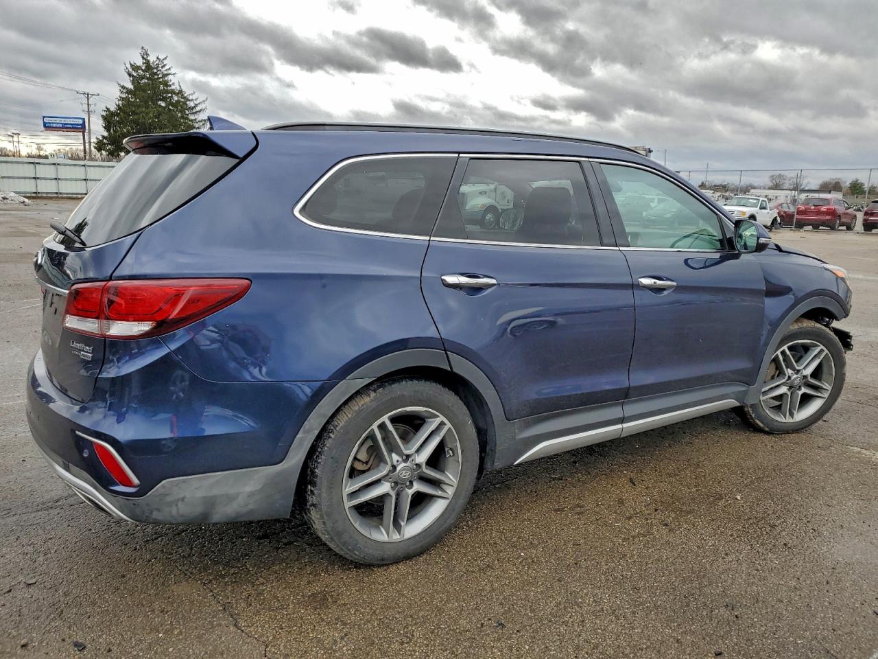 Lot #3316811432 2017 HYUNDAI SANTA FE S