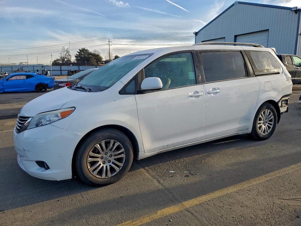 TOYOTA SIENNA XLE