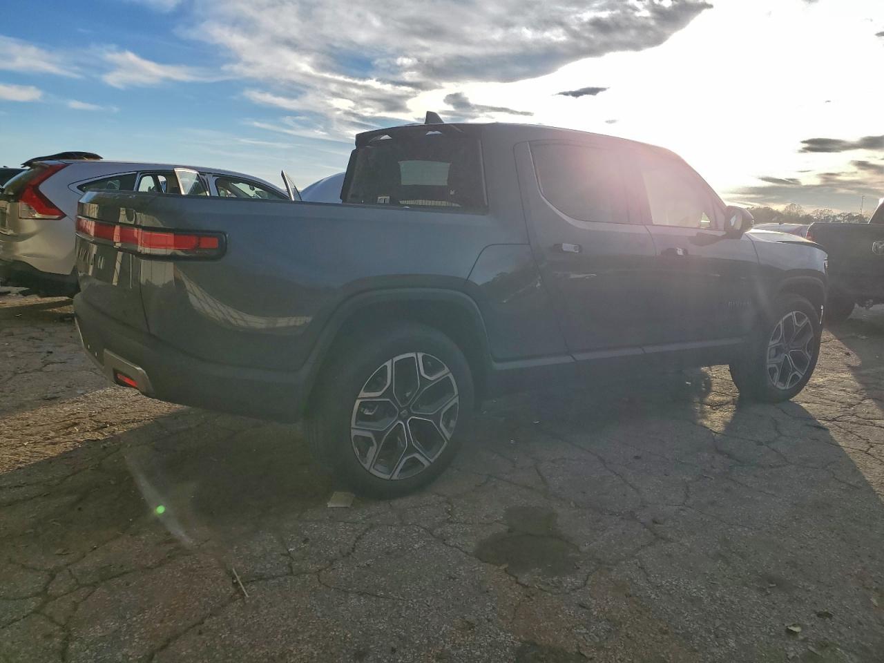 RIVIAN R1T ADVENTURE