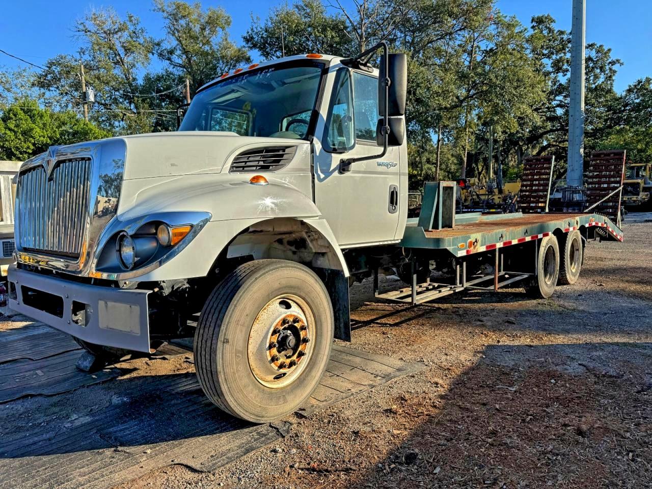 Lot #3315570779 2014 INTERNATIONAL 7000 7400