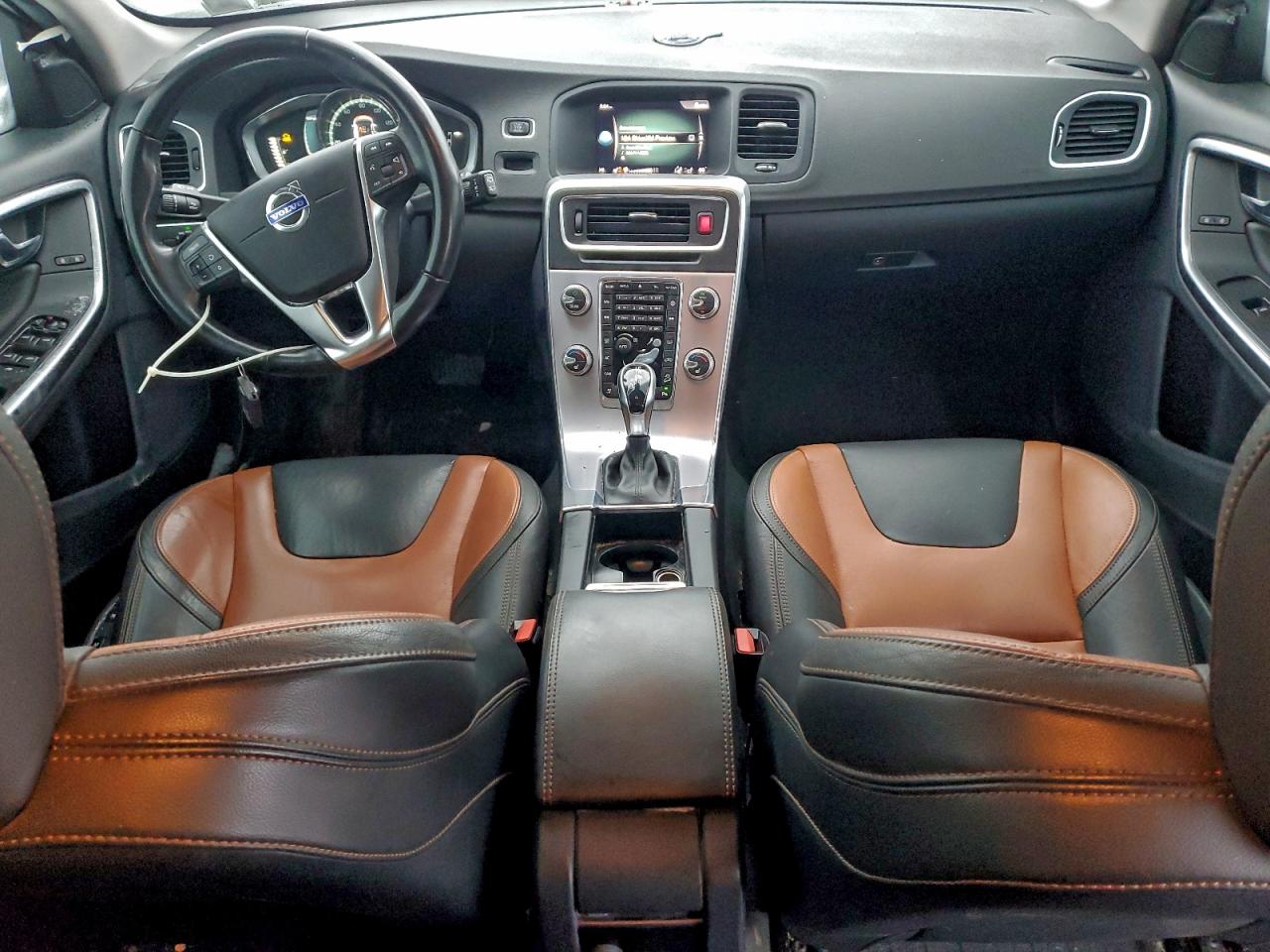 Lot #3311705238 2018 VOLVO V60 CROSS