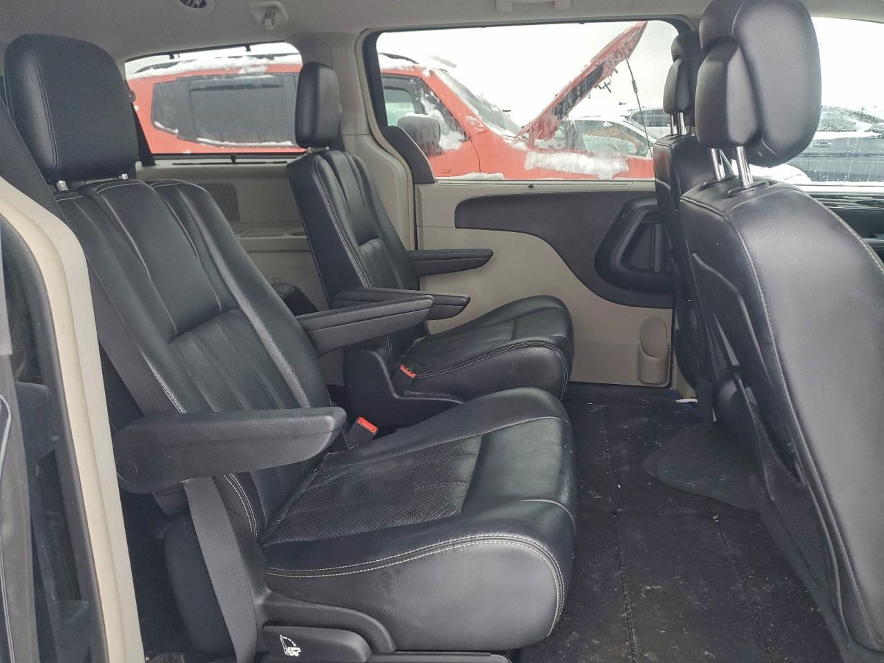 CHRYSLER TOWN & COUNTRY TOURING L