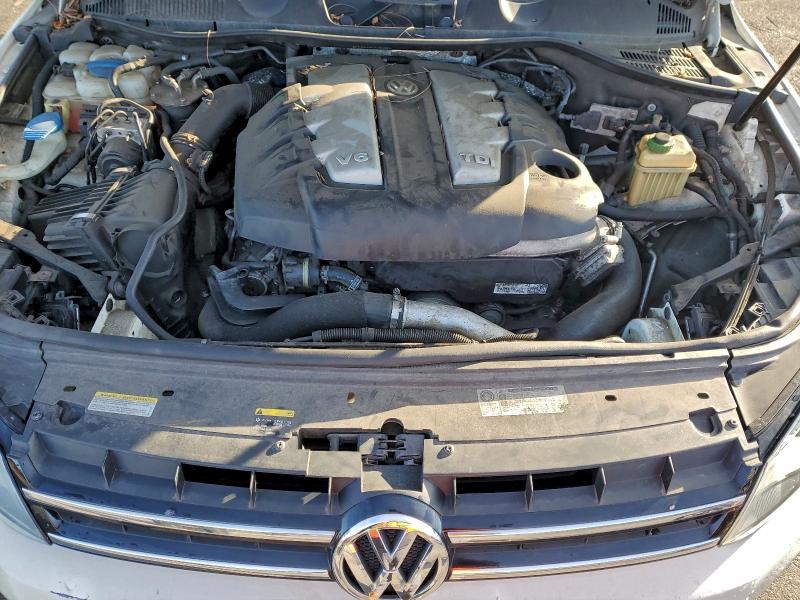 2011 VOLKSWAGEN TOUAREG V6 #3305305325