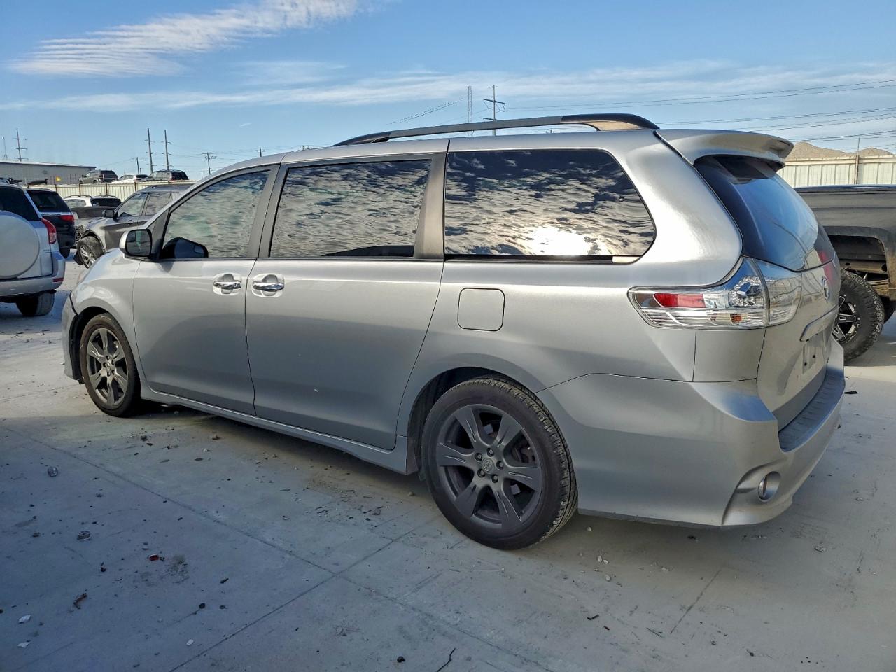 TOYOTA SIENNA SE